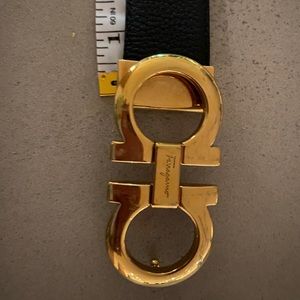 Used Ferragamo women’s reversible belt